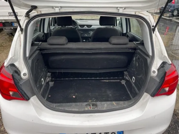 4#8291 Autocarro Opel Corsa