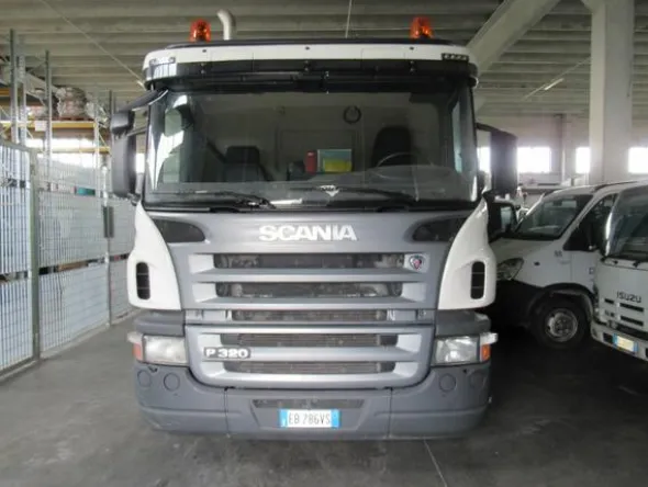 29#3561 Autocompattatore Scania P 320