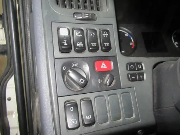 29#3561 Autocompattatore Scania P 320
