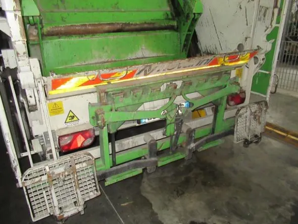 29#3561 Autocompattatore Scania P 320