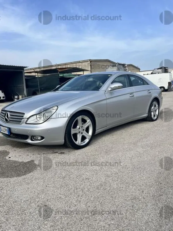 1#9051 Automobile Mercedes CLS 320