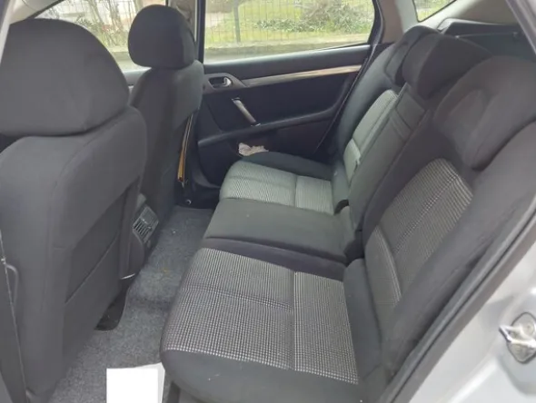 1#8136 Automobile Peugeot 407 SW
