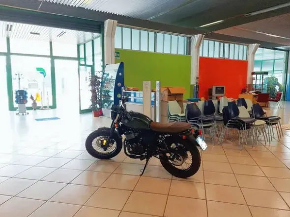 #21379 Autosalone con officine e appartamenti
