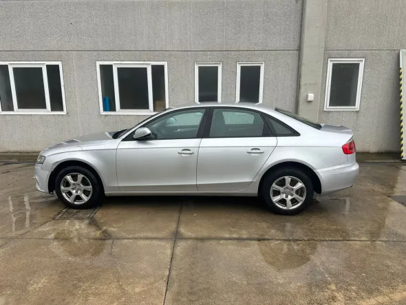 Autovettura Audi A4 – targa EJ826FB
