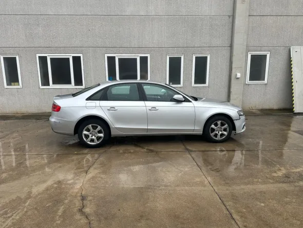 Autovettura Audi A4 – targa EJ826FB
