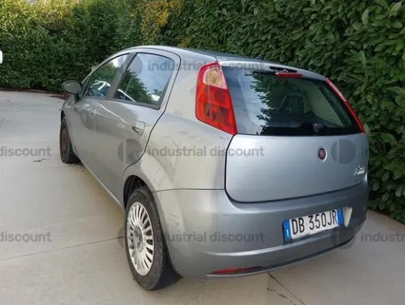 7#8924 Autovettura Fiat Punto