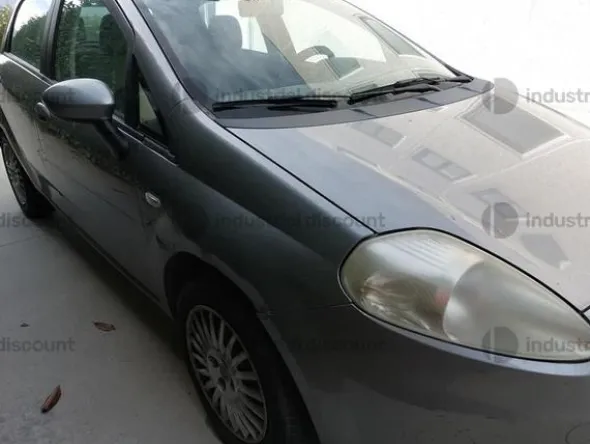 7#8924 Autovettura Fiat Punto