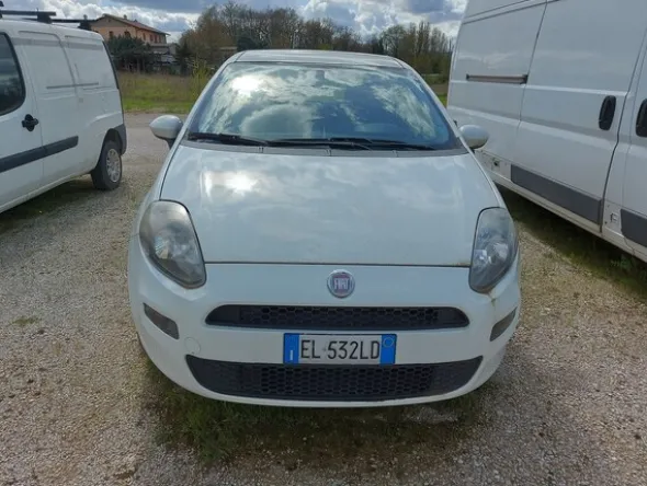 8#8245 Autovettura Fiat Punto