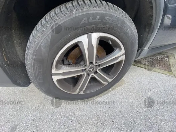 3#9748 Autovettura Mercedes