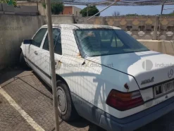 6#9498 Autovettura Mercedes 200e