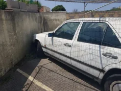 6#9498 Autovettura Mercedes 200e