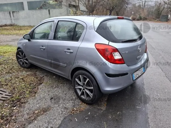 36#10047 Autovettura Opel