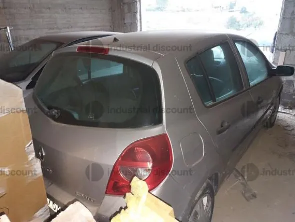 2#8749 Autovettura Renault Clio