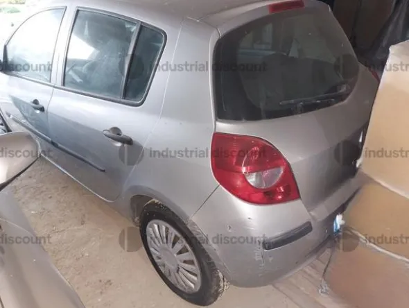 2#8749 Autovettura Renault Clio