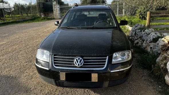 8#8332 Autovettura VolksWagen Passat 2.0 Tdi