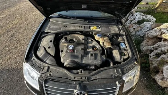 8#8332 Autovettura VolksWagen Passat 2.0 Tdi