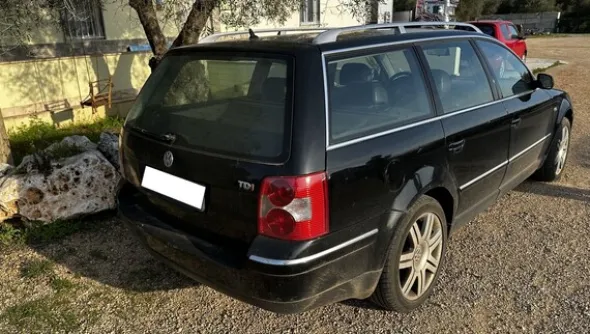 8#8332 Autovettura VolksWagen Passat 2.0 Tdi