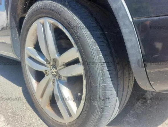 3#9398 Autovettura Volkswagen Touareg