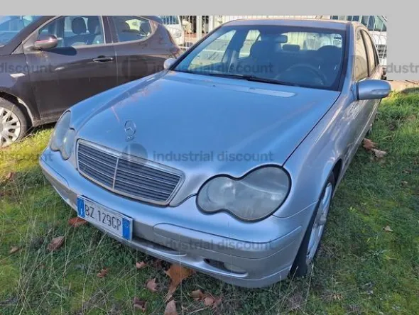 32#8738 Autovetture Ford e Mercedes Benz