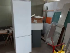6#8426 Banchi da lavoro con accessori e ricambi per mobili