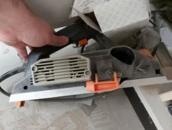 6#8426 Banchi da lavoro con accessori e ricambi per mobili