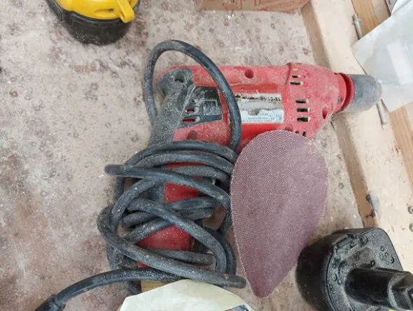 6#8426 Banchi da lavoro con accessori e ricambi per mobili