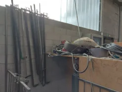 6#8426 Banchi da lavoro con accessori e ricambi per mobili