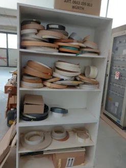 6#8426 Banchi da lavoro con accessori e ricambi per mobili