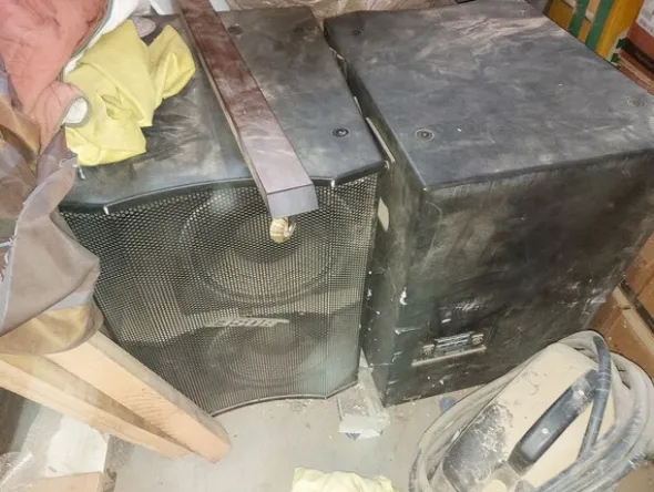 6#8426 Banchi da lavoro con accessori e ricambi per mobili