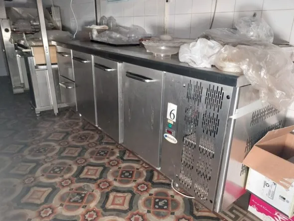 1#8062 Banco frigo Antartika e rastrelliere