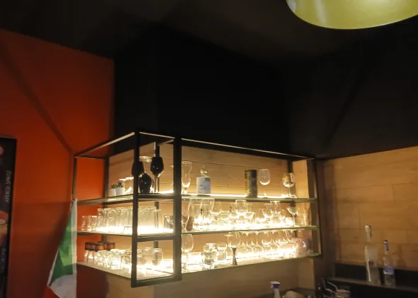 Bancone Bar completo di accessori (1 anno di vita)
