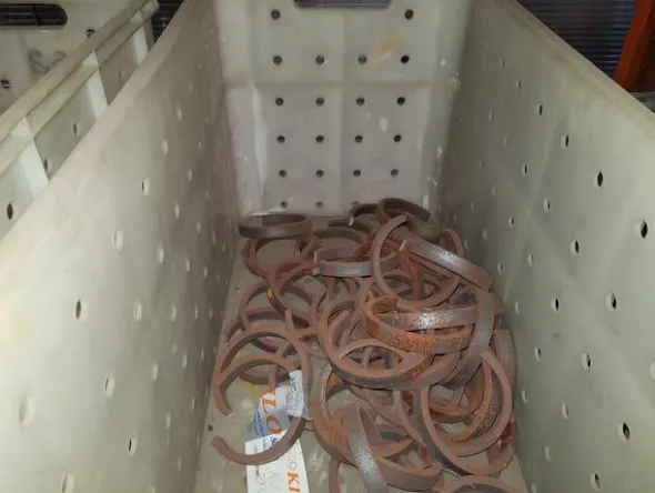 4#3765 Barre forate e pannelli martellati