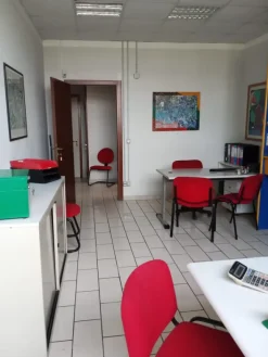 BASSO FABBRICATO USO UFFICI