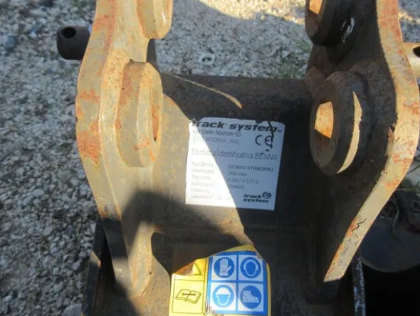 19#7085 Benne Cangini e Truck Systems