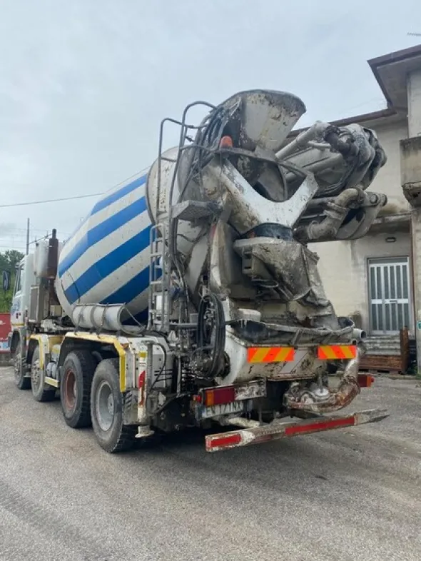 5#7894 Betonpompa Astra