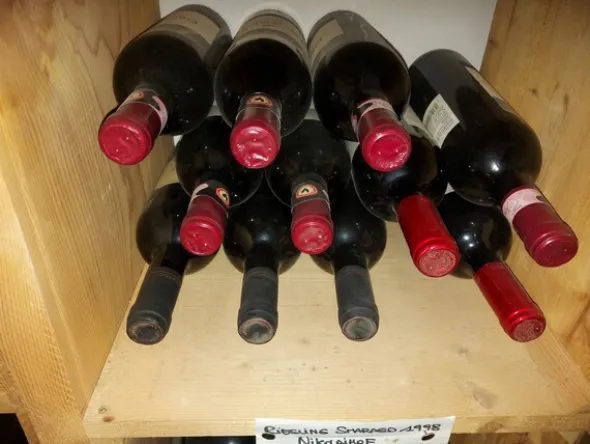 2#8228 Bottiglie di vino
