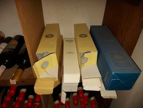 2#8228 Bottiglie di vino