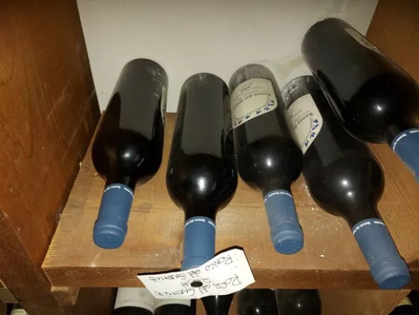 2#8228 Bottiglie di vino