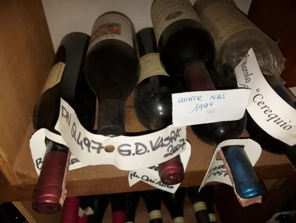 2#8228 Bottiglie di vino