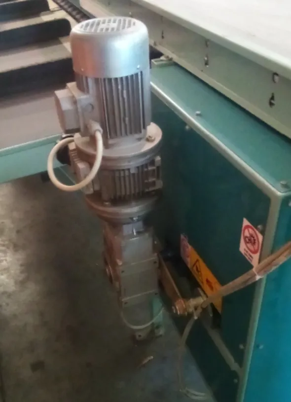 Calibrator for washing and calibrating fruits