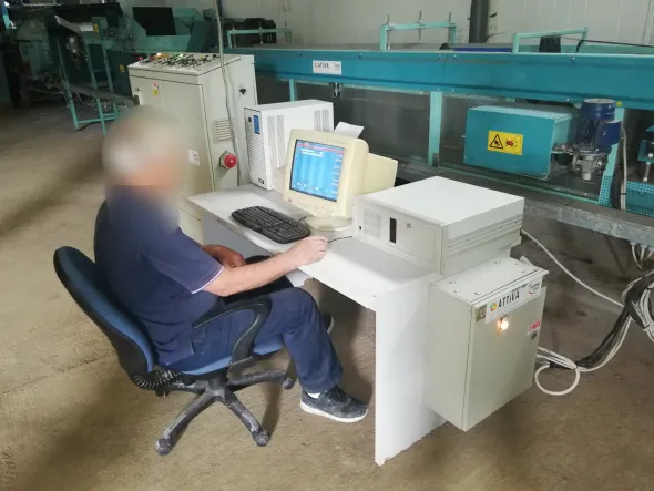 Calibrator for washing and calibrating fruits