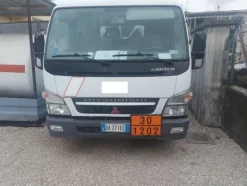 8#7657 Camion cisterna Mitsubishi Canter