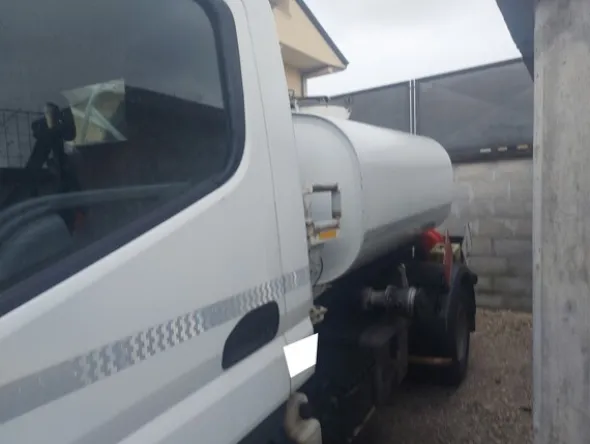 8#7657 Camion cisterna Mitsubishi Canter