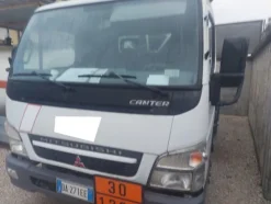 8#7657 Camion cisterna Mitsubishi Canter