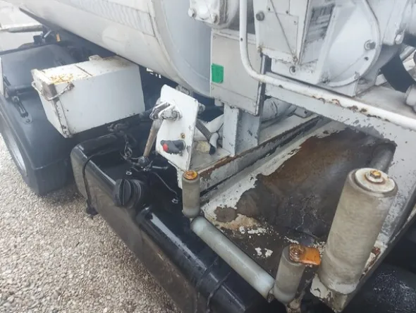 8#7657 Camion cisterna Mitsubishi Canter