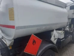 8#7657 Camion cisterna Mitsubishi Canter