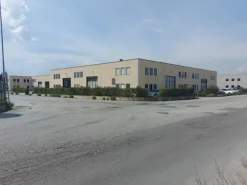 #14372 Capannone al grezzo di 1.230 mq con corte