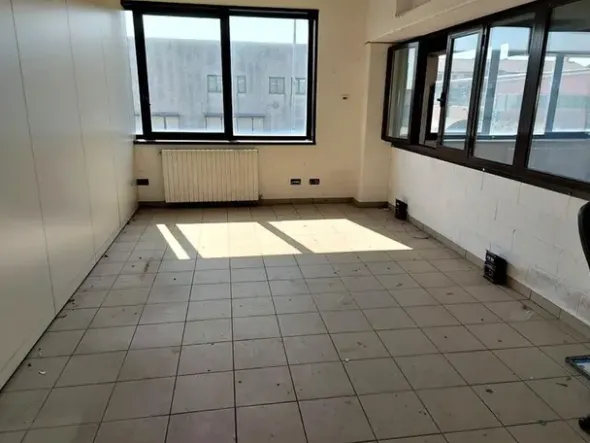 #14726 Capannone artigianale con area di pertinenza