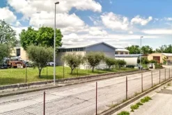 #2515104 Capannone artigianale e area urbana privata