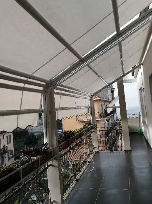 Capannone artigianale e commerciale con attività